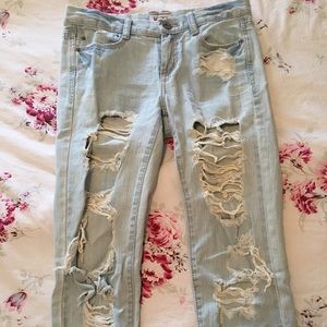 MUDD Junior’s Ripped Cropped Jeans